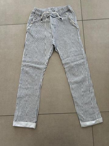 Broek C&A maat 134 beschikbaar voor biedingen