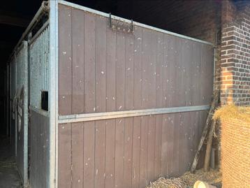 3 ponystallen Roosen beschikbaar voor biedingen