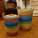 2 grote kleurrijke rieten manden, Huis en Inrichting, Ophalen, Gebruikt, Riet, Mand