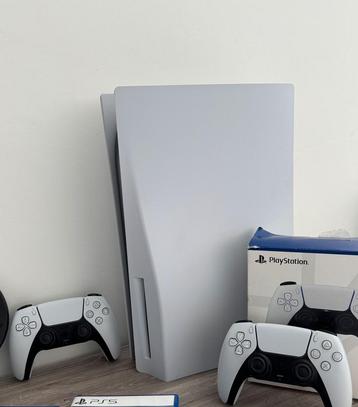 PlayStation 5-schijf met 2 controllers + FIFA 22 beschikbaar voor biedingen