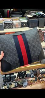 Sacoche gucci, Enlèvement