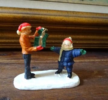 Figuurtje voor kerstdorp: What's inside? beschikbaar voor biedingen