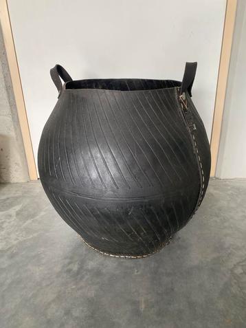 Houtmand rubber Tadé beschikbaar voor biedingen