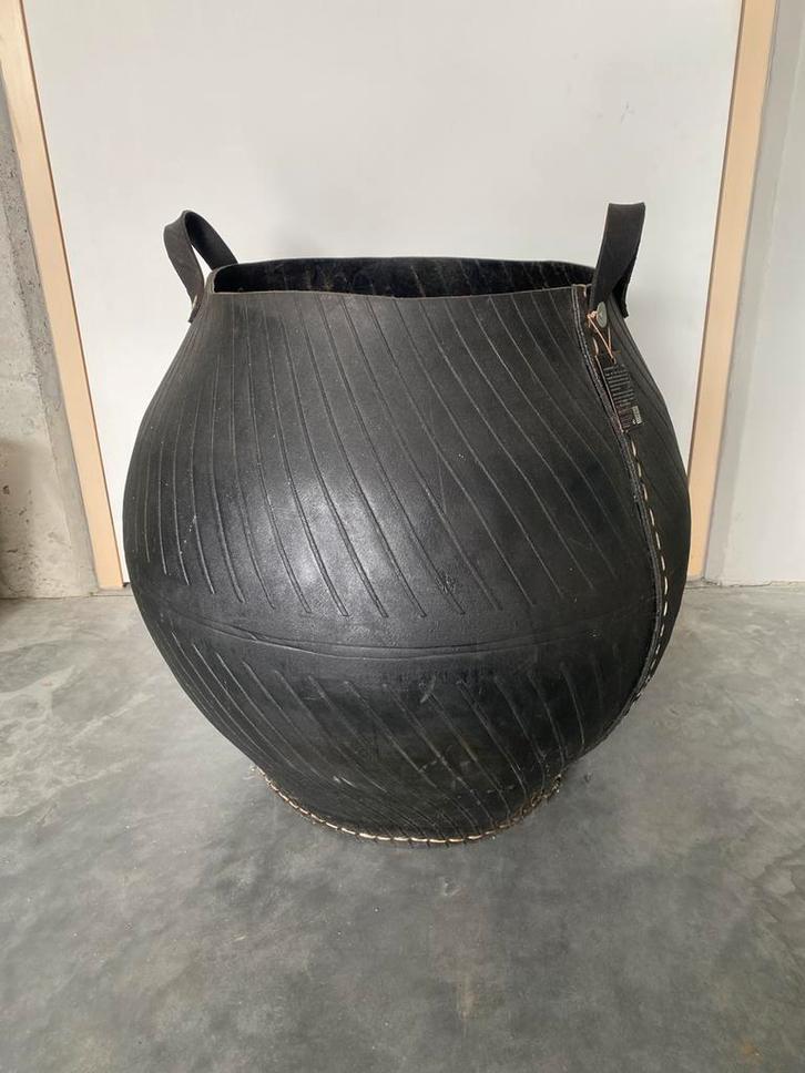 Houtmand rubber Tadé, Huis en Inrichting, Woonaccessoires | Schalen en Manden, Gebruikt, Mand, Rond, Overige materialen, Ophalen