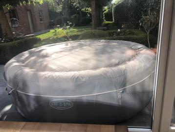 Jacuzzi Lay-Z spa beschikbaar voor biedingen