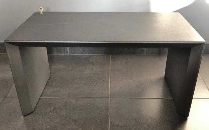 Massieve zilverkleurige (bijzet)tafel., Maison & Meubles, Tables | Tables d'appoint, Utilisé, Rectangulaire, Moins de 45 cm, 55 à 75 cm