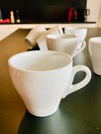 7 mooi gevormde witte koffiekopjes, Comme neuf, Tasse(s) et/ou soucoupe(s), Uni, Céramique