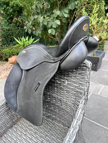 Selle de dressage Pony confortable de la marque Première, Enlèvement, Utilisé, Dressage