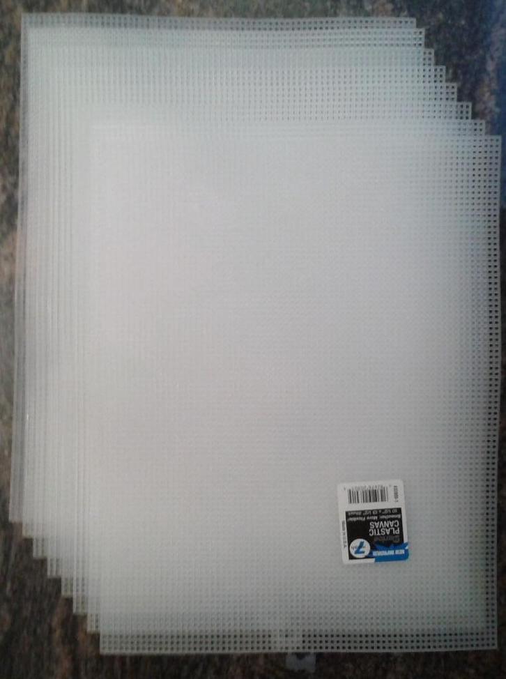 Nieuw - 6 plastic canvassen - 7 mesh - Merk Darice, Hobby & Loisirs créatifs, Broderie & Machines à broder, Neuf, Autres types