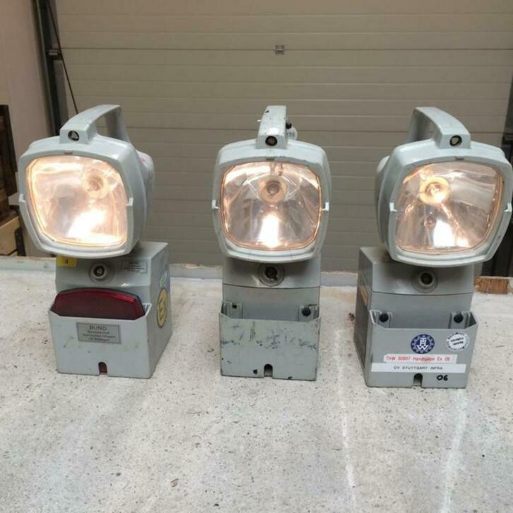 Bosch KKE 100L oplaadbare schijnwerper uit DU leger, Verzamelen, Militaria | Algemeen