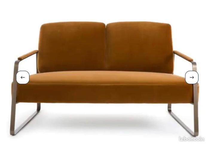 Zoleika Dark Caramel Sofa, Huis en Inrichting, Zetels | Zetels, Nieuw, Rechte bank, Tweepersoons, Minder dan 150 cm, 75 tot 100 cm