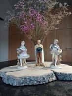 3 figurines en porcelaine de style classique — décoratives, Enlèvement ou Envoi