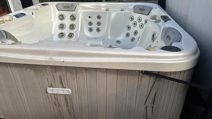 Tweedehands jacuzzi wellis Kilimanjaro, Tuin en Terras, Bubbelbaden en Hottubs, Zo goed als nieuw, Ophalen of Verzenden