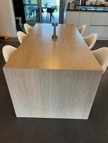Tafel in kunstof met lichte houtkleur beschikbaar voor biedingen