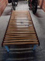 Eenpersoon lattenbodem op pootjes, Huis en Inrichting, Slaapkamer | Matrassen en Bedbodems, Ophalen