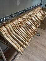 10 Cintre en bois d’une boutique professionnelle, Kleding | Dames, Kledinghangers, Ophalen, Zo goed als nieuw, Hout, Volwassenen