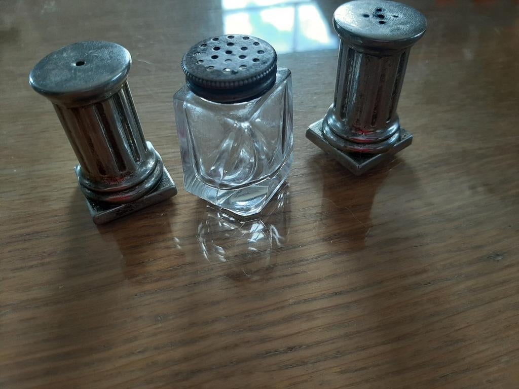 Vintage zout- en peperstrooier set&glazen zoutvat gemerkt BM, Ophalen of Verzenden