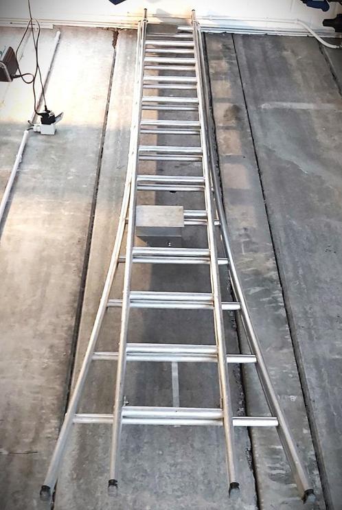 Stevige 2delige aluminium ladder , totale steekhoogte ongeve, Doe-het-zelf en Bouw, Overige Doe-Het-Zelf en Bouw, Zo goed als nieuw