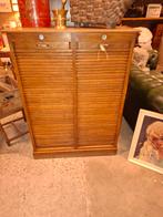 Roldeur archiefkast, Ophalen