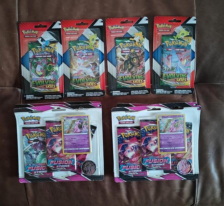 Evolving Skies en Fusion Strike, Hobby en Vrije tijd, Verzamelkaartspellen | Pokémon, Zo goed als nieuw, Ophalen of Verzenden