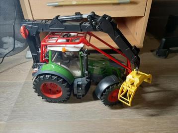 Bruder bosbouw tractor  beschikbaar voor biedingen