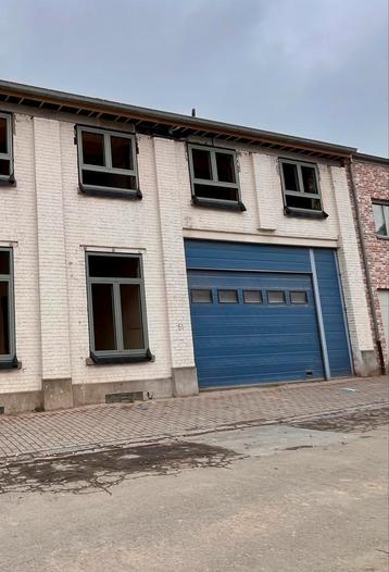 Grote automatische sectionaalpoort Crawford (Assa Abloy) beschikbaar voor biedingen