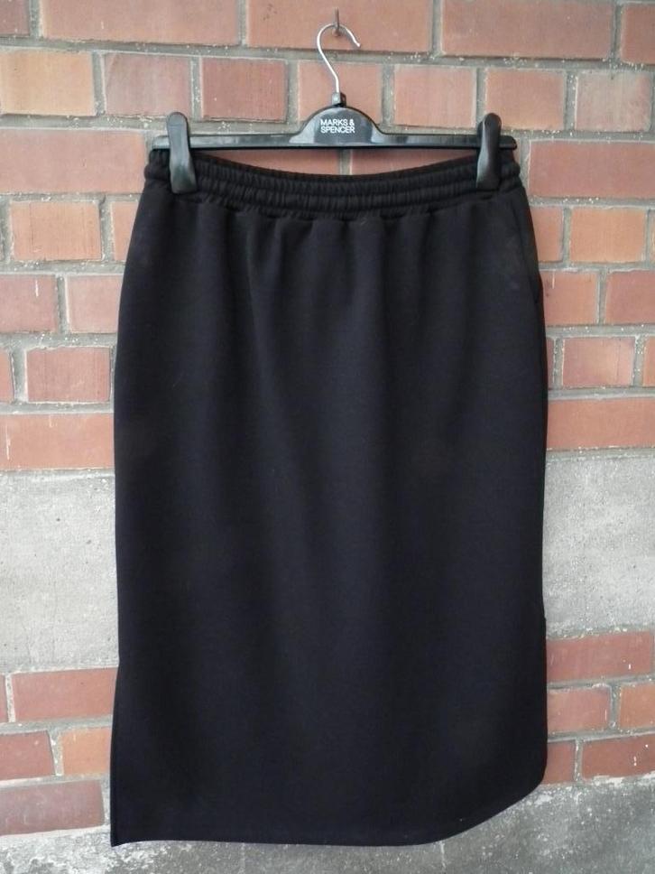 Zwarte rok, voor dames. Maat 44/46 (Paprika), Kleding | Dames, Rokken, Zo goed als nieuw, Maat 42/44 (L), Zwart, Onder de knie