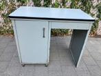 Vintage bureau uit ijzer, Huis en Inrichting, Bureaus, Ophalen, Gebruikt, Bureau