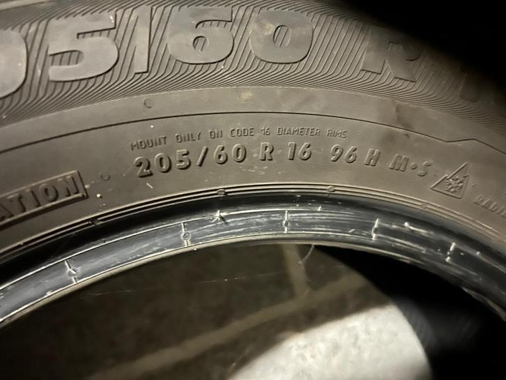 Pneus Semperite hiver, Auto-onderdelen, Banden en Velgen, Band(en), Winterbanden, 16 inch, 205 mm, Gebruikt, Ophalen