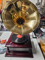 Decoratieve grammafoon speelt echt maar is decoratie, Antiek en Kunst, Ophalen of Verzenden