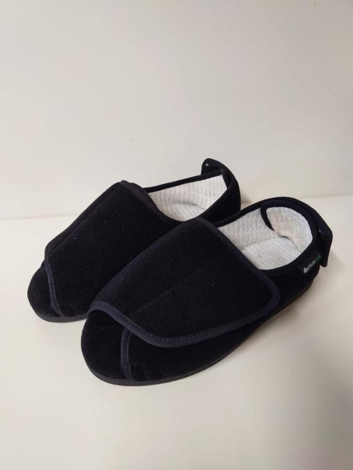 Chaussure à bandage Celiaruiz noire m43, Vêtements | Hommes, Chaussures, Comme neuf, Pantoufles, Noir, Enlèvement ou Envoi