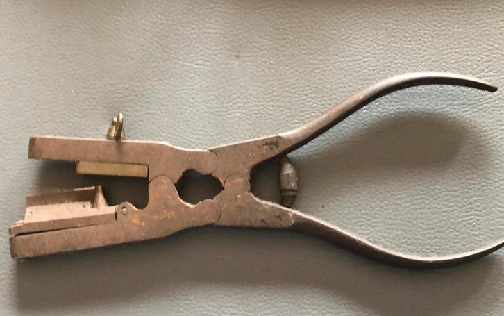 Antieke knoopsgatentang, Antiek en Kunst, Antiek | Gereedschap en Instrumenten, Ophalen of Verzenden