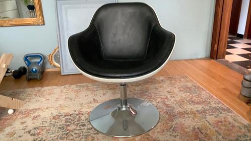 Bijzondere Jaren 70 vintage design kuipstoel “egg”, Huis en Inrichting, Fauteuils, Zo goed als nieuw, Kunststof, Leer, Metaal