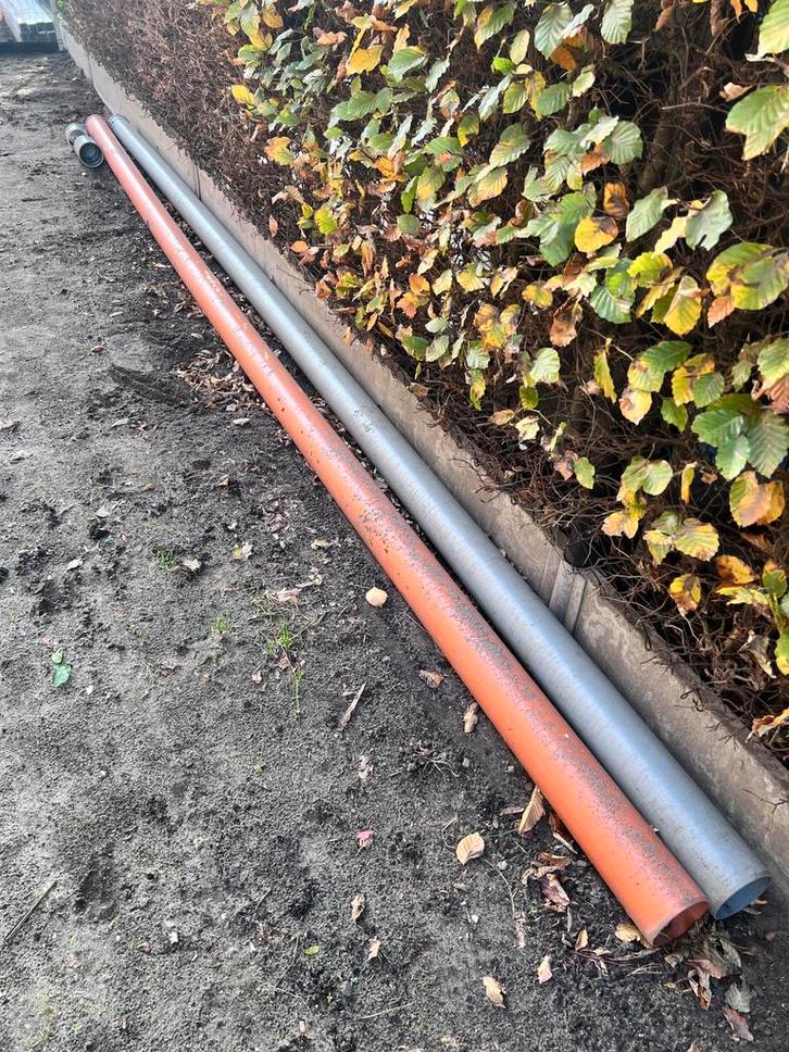 GRATIS pvc buizen + extra, Doe-het-zelf en Bouw, Buizen en Afvoer, Zo goed als nieuw, Dakgoot, PVC, 4 tot 6 meter, 80 mm of meer