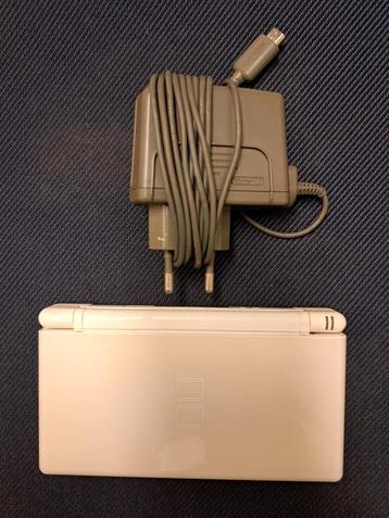 Très belle Nintendo ds lite blanc + chargeur. Pas de jeux, Enlèvement ou Envoi, Comme neuf, Blanc, DS Lite