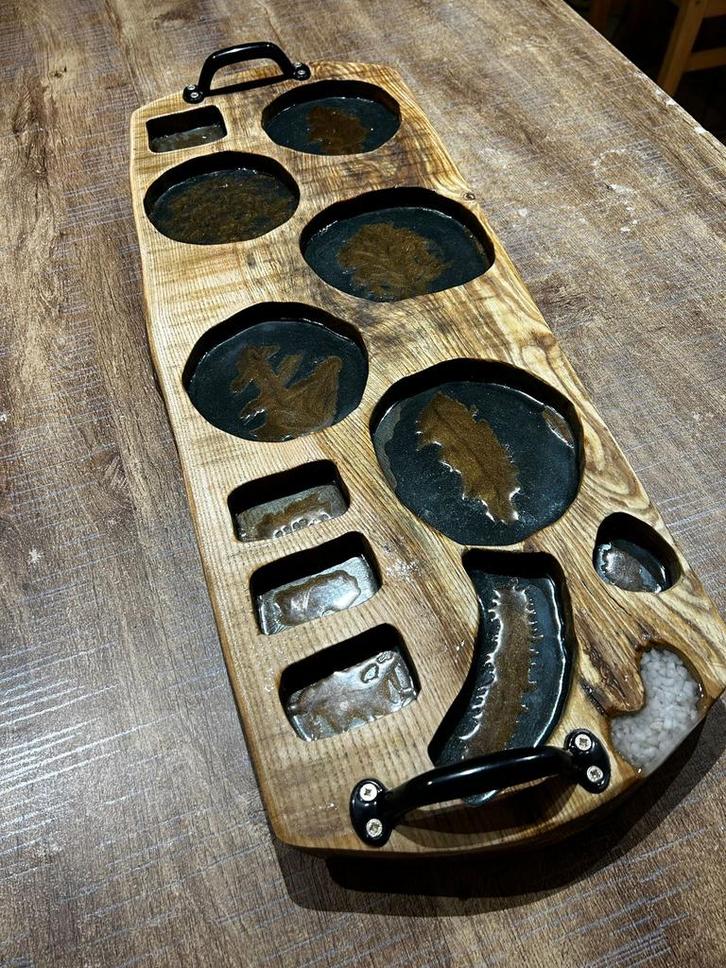 Table apéritive unique en chêne/résine Epoxy (Fait main), Antiquités & Art, Art | Sculptures & Bois, Enlèvement ou Envoi