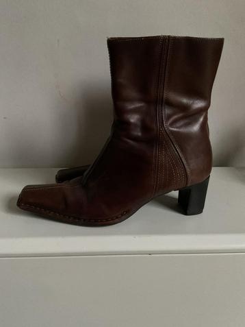 Bottes en cuir marron, taille 39 disponible aux enchères