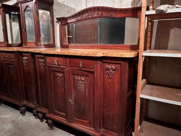 Klassiek dressoir met marmerlook blad en druivenmotief – GRA beschikbaar voor biedingen