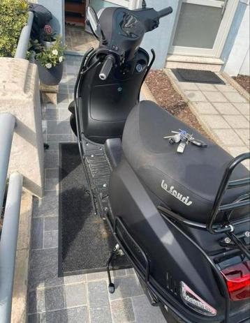 Elektrische scooter 50cc beschikbaar voor biedingen