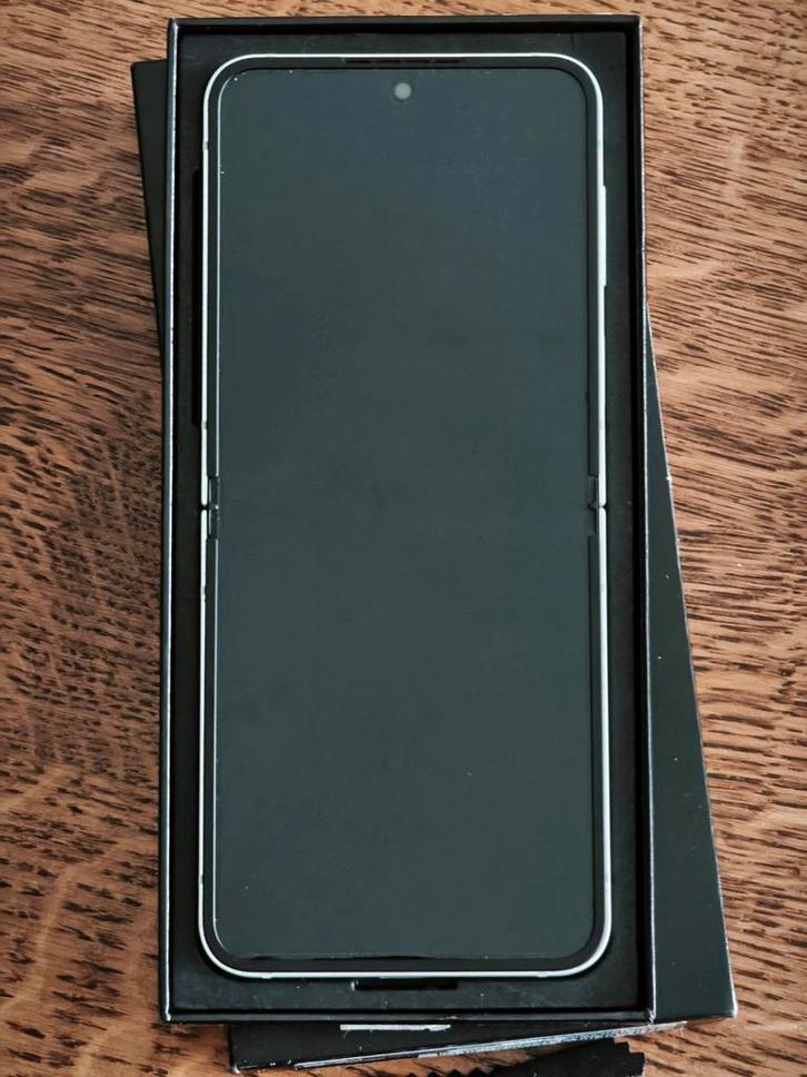 Samsung Galaxy Z Flip6, Télécoms, Téléphonie mobile | Samsung, Autres modèles, 256 GB, Android OS, 10 mégapixels ou plus, Autres couleurs