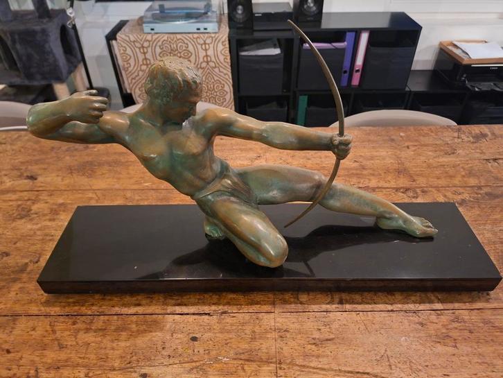 Bronzen boogschutter op marmeren voetstuk, Antiek en Kunst, Kunst | Beelden en Houtsnijwerken, Ophalen