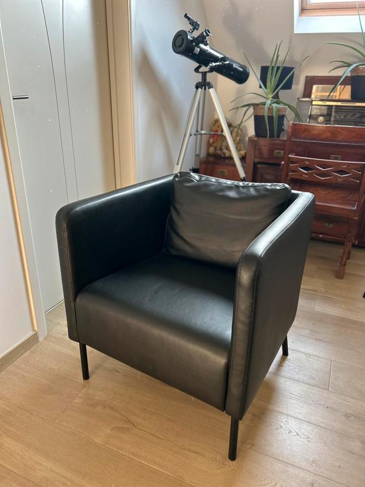 Leren fauteuil / EKERÖ, Huis en Inrichting, Fauteuils, Zo goed als nieuw, Kunststof, Ophalen