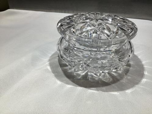 Bonbonniere in kristal. 235/2., Antiek en Kunst, Antiek | Glaswerk en Kristal, Ophalen