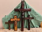 4 Kruisbeelden (verschillende groottes), Antiek en Kunst, Antiek | Religieuze voorwerpen, Ophalen