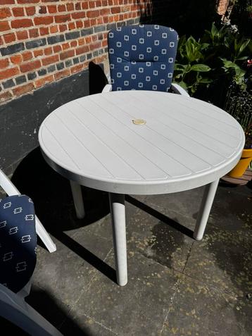 Tafel met 4 stoelen voorzien van kussen. + ligzetel., Tuin en Terras, Tuinsets en Loungesets, Ophalen, 4 zitplaatsen, Kunststof