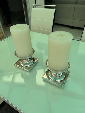 2 Kaarsen op kandelaar  ( 30 cm  hoog) beschikbaar voor biedingen