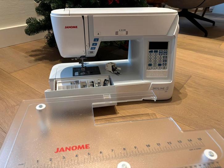 Janome Skyline S3, Hobby en Vrije tijd, Naaimachines en Toebehoren, Zo goed als nieuw, Naaimachine, Janome, Ophalen
