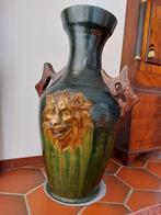 Grote vaas 83 cm Vlaams Aardewerk met Leeuwenkoppen., Antiquités & Art, Antiquités | Vases, Enlèvement
