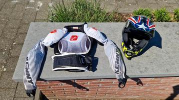 Helm en harnas voor BMX - kids beschikbaar voor biedingen
