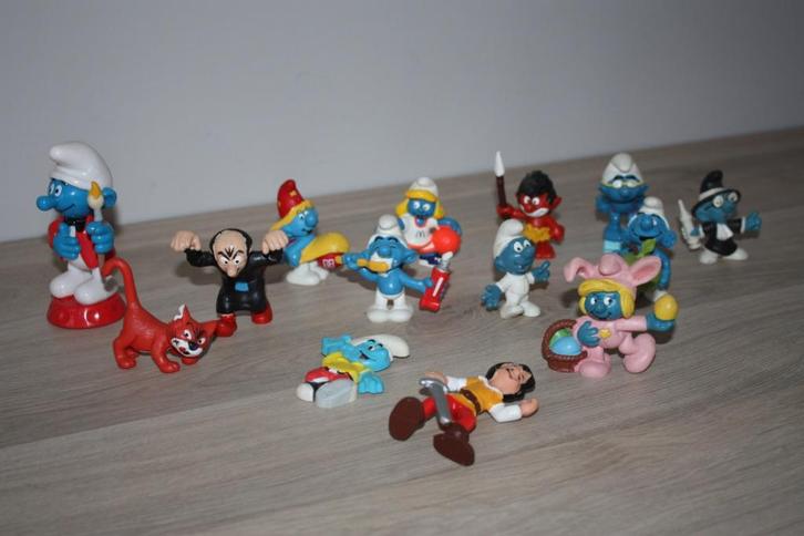 Lot van 13 smurfen gerelateerde figuren of magneet, Verzamelen, Smurfen, Gebruikt, Poppetje, Figuurtje of Knuffel, Verschillende Smurfen